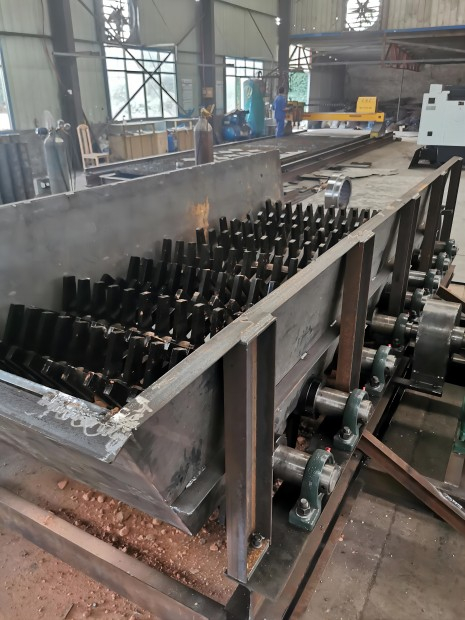 Коробчатый питатель с возможностью горячей замены для блочной машины XGD1200