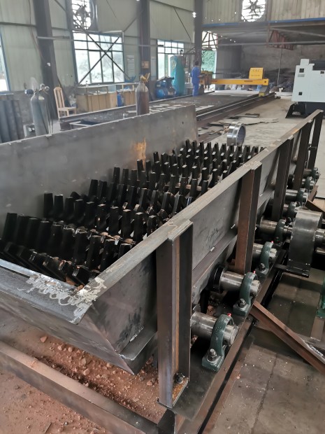 Коробчатый питатель с возможностью горячей замены для блочной машины XGD1200